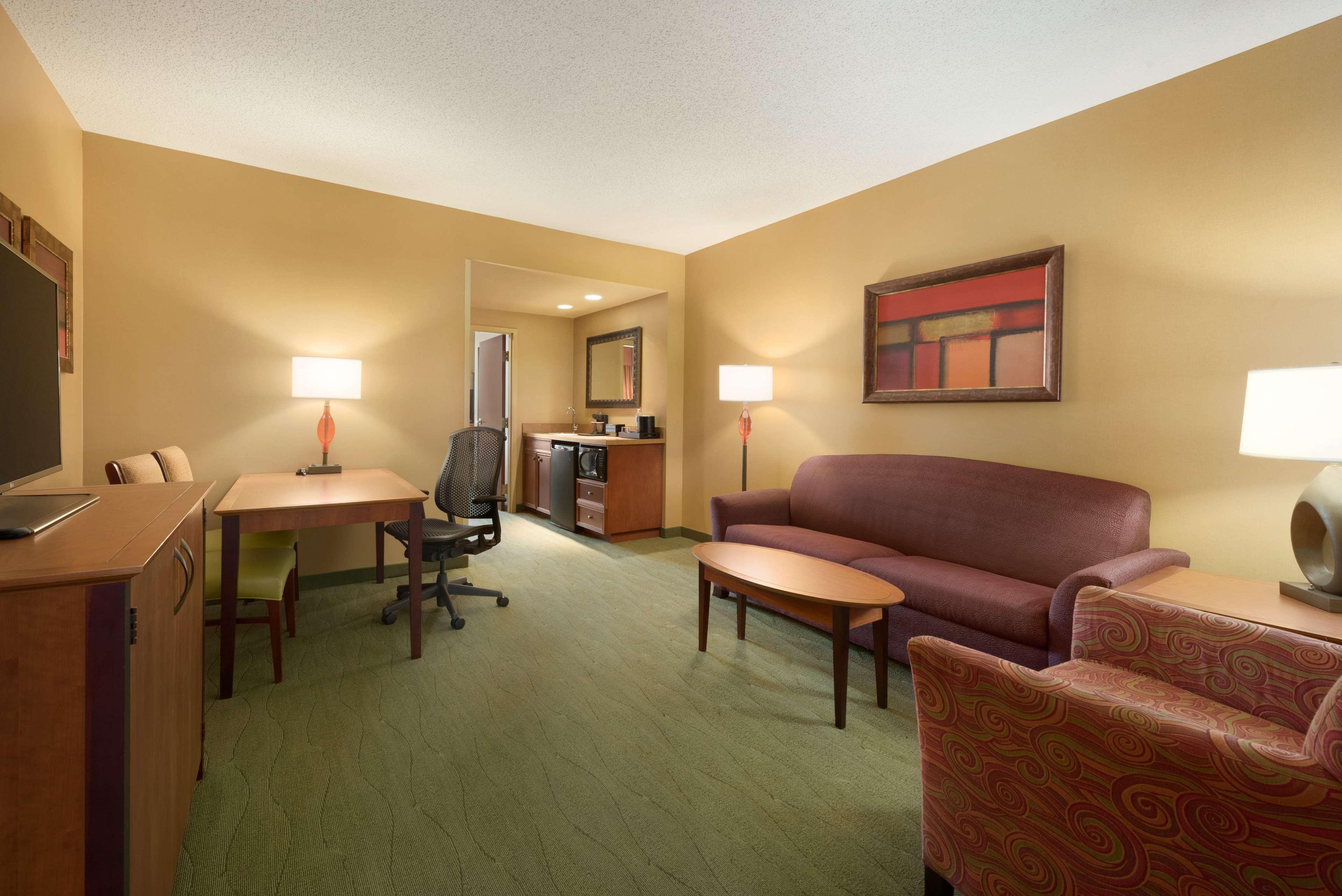 Embassy Suites East Peoria Hotel And Riverfront Conference Center Экстерьер фото