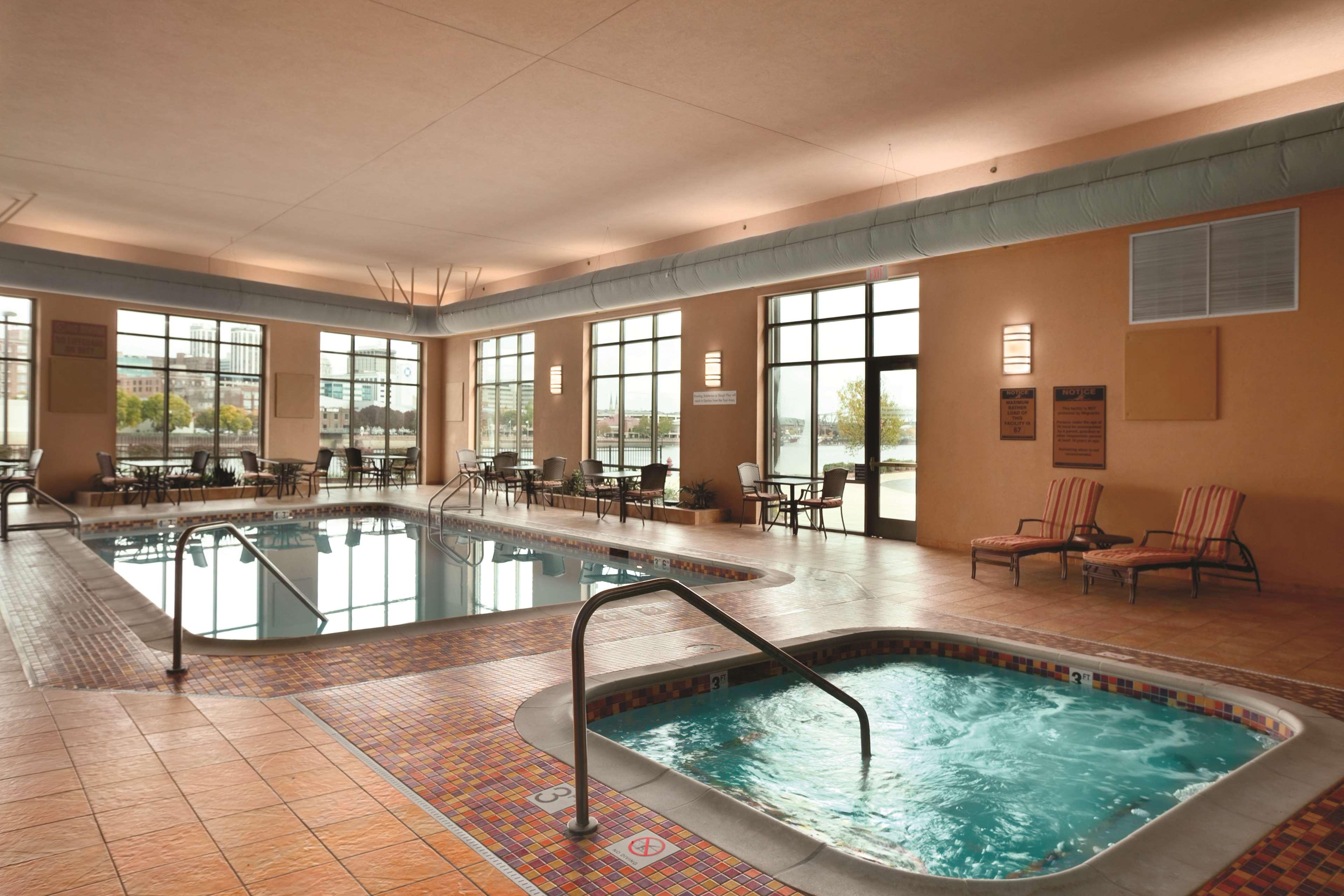 Embassy Suites East Peoria Hotel And Riverfront Conference Center Экстерьер фото
