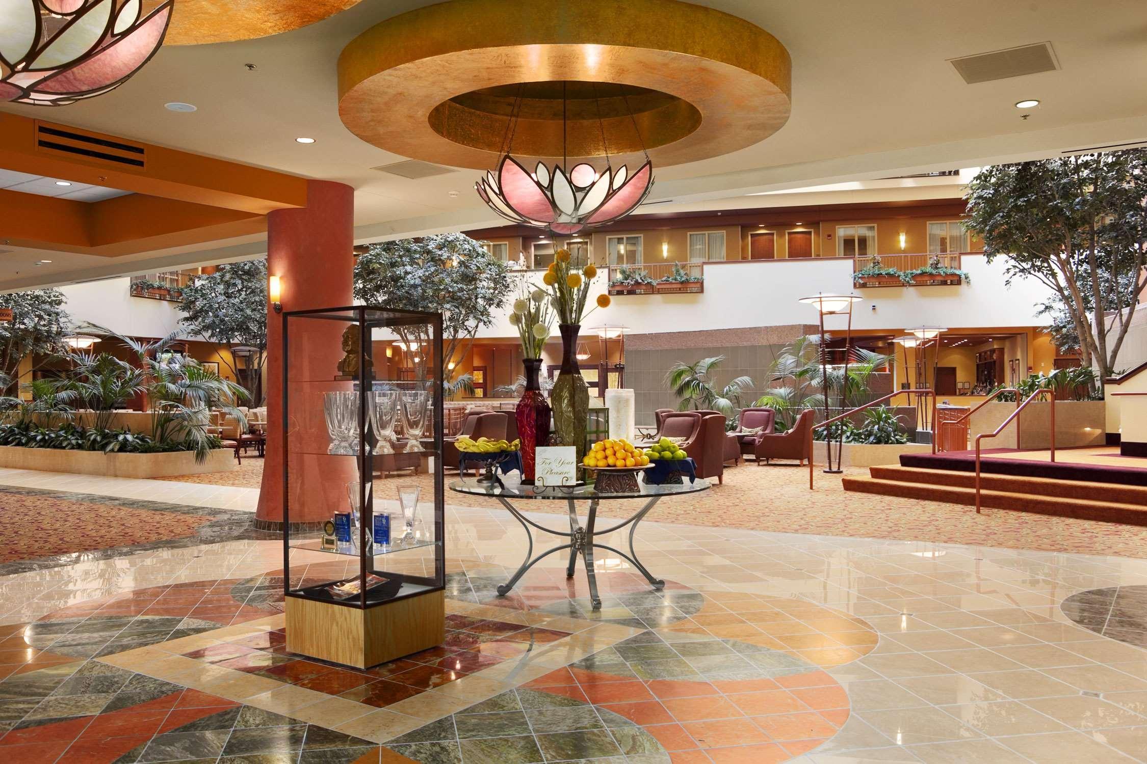 Embassy Suites East Peoria Hotel And Riverfront Conference Center Интерьер фото