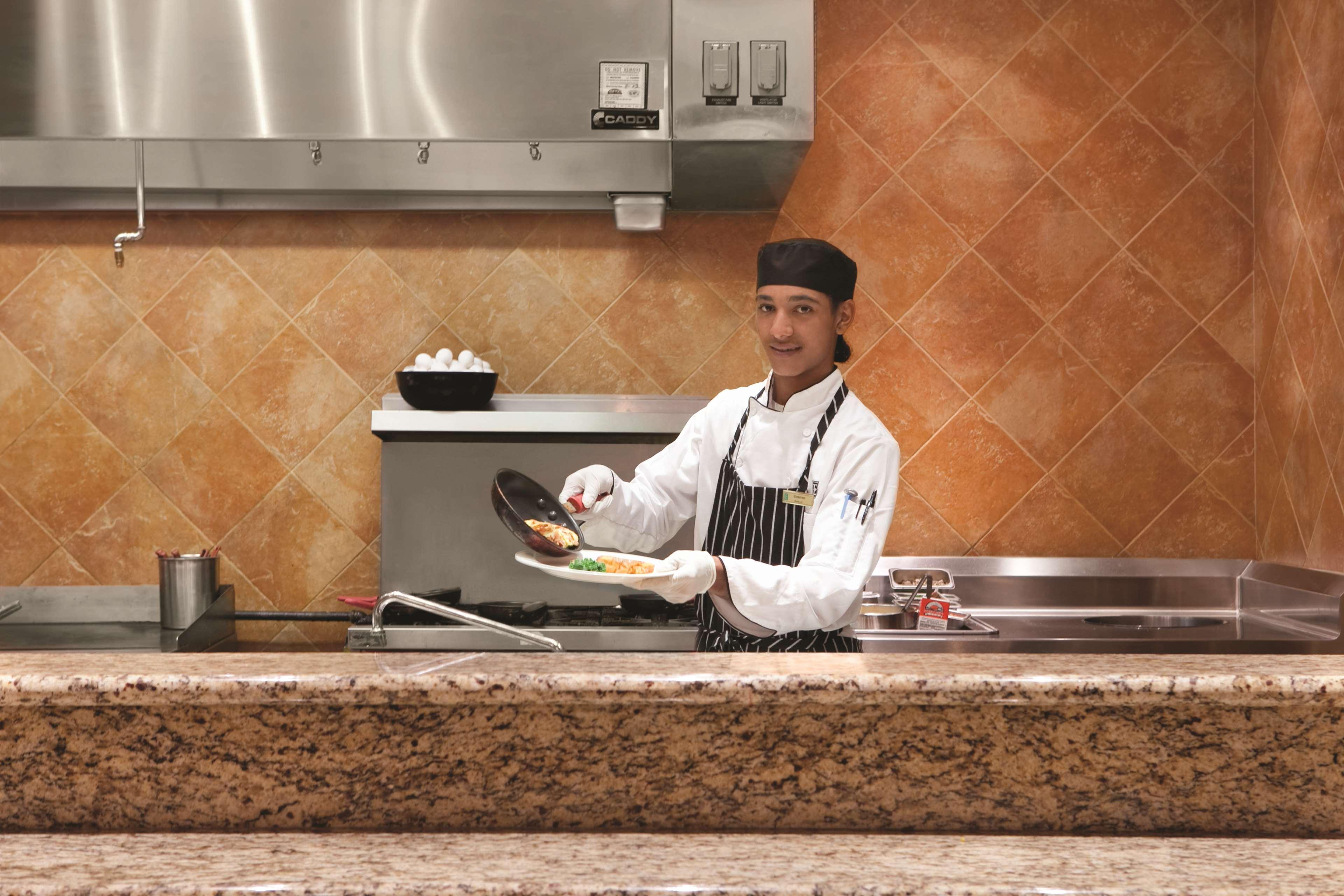 Embassy Suites East Peoria Hotel And Riverfront Conference Center Ресторан фото