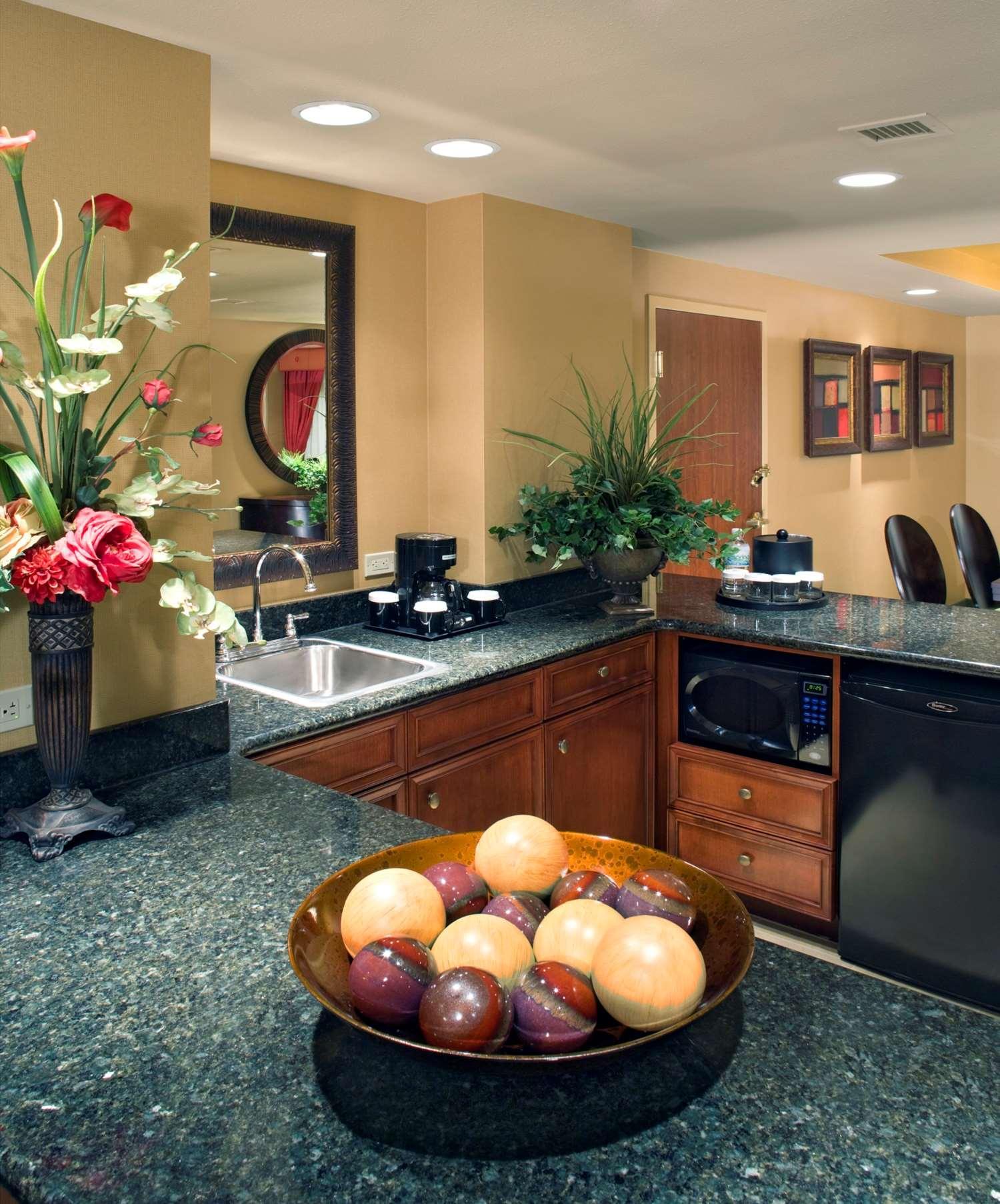 Embassy Suites East Peoria Hotel And Riverfront Conference Center Экстерьер фото