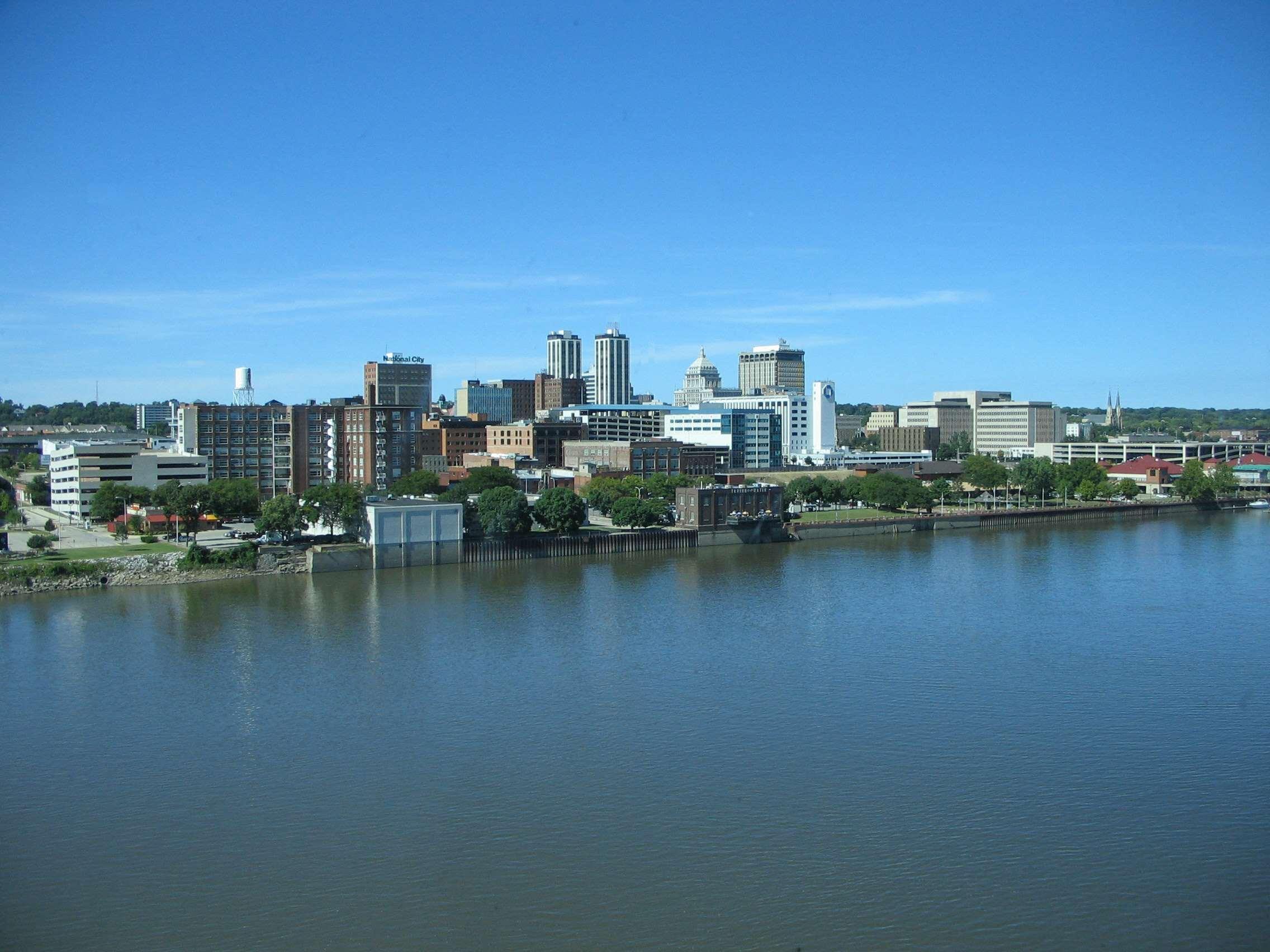 Embassy Suites East Peoria Hotel And Riverfront Conference Center Экстерьер фото