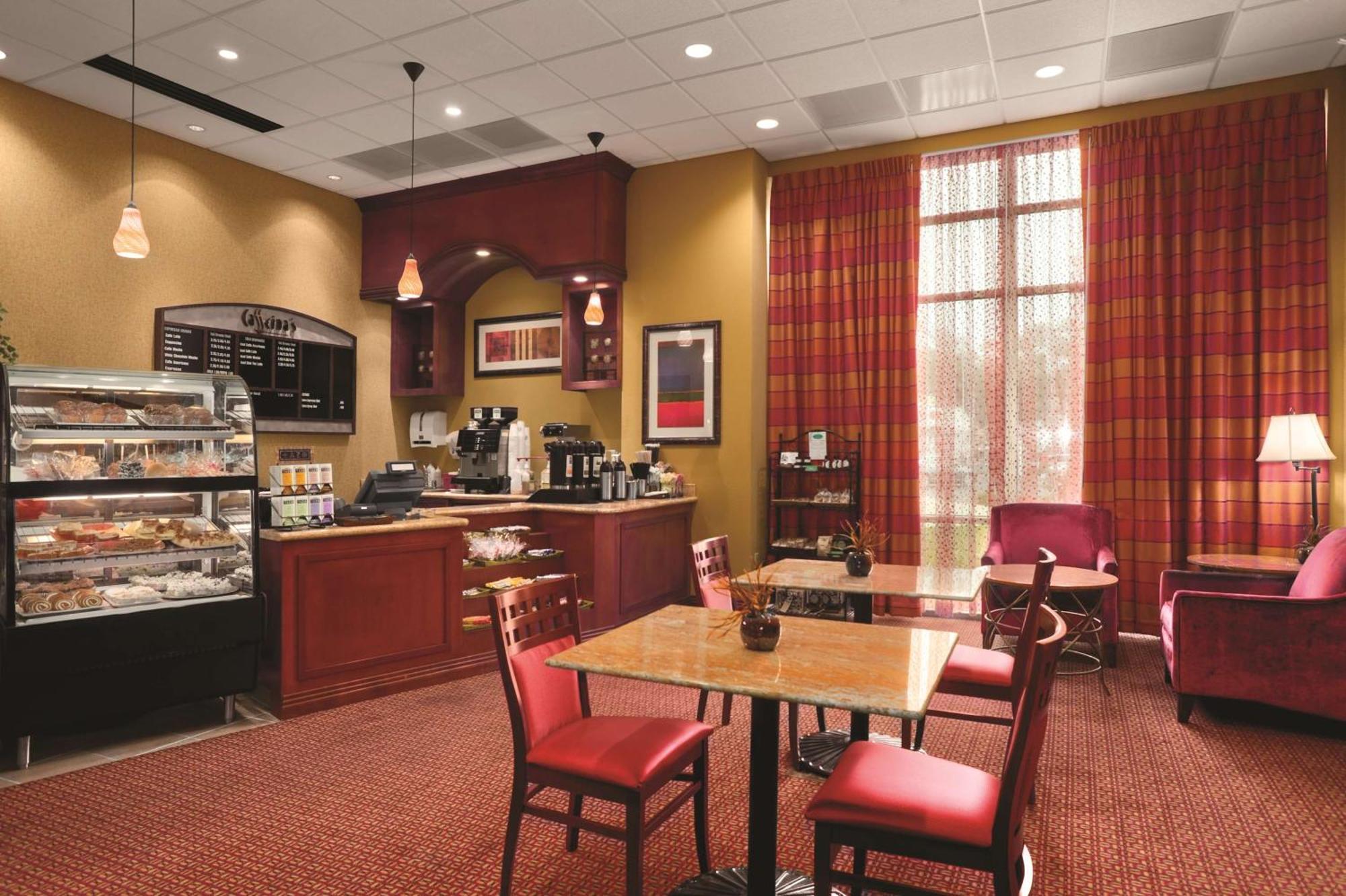 Embassy Suites East Peoria Hotel And Riverfront Conference Center Экстерьер фото